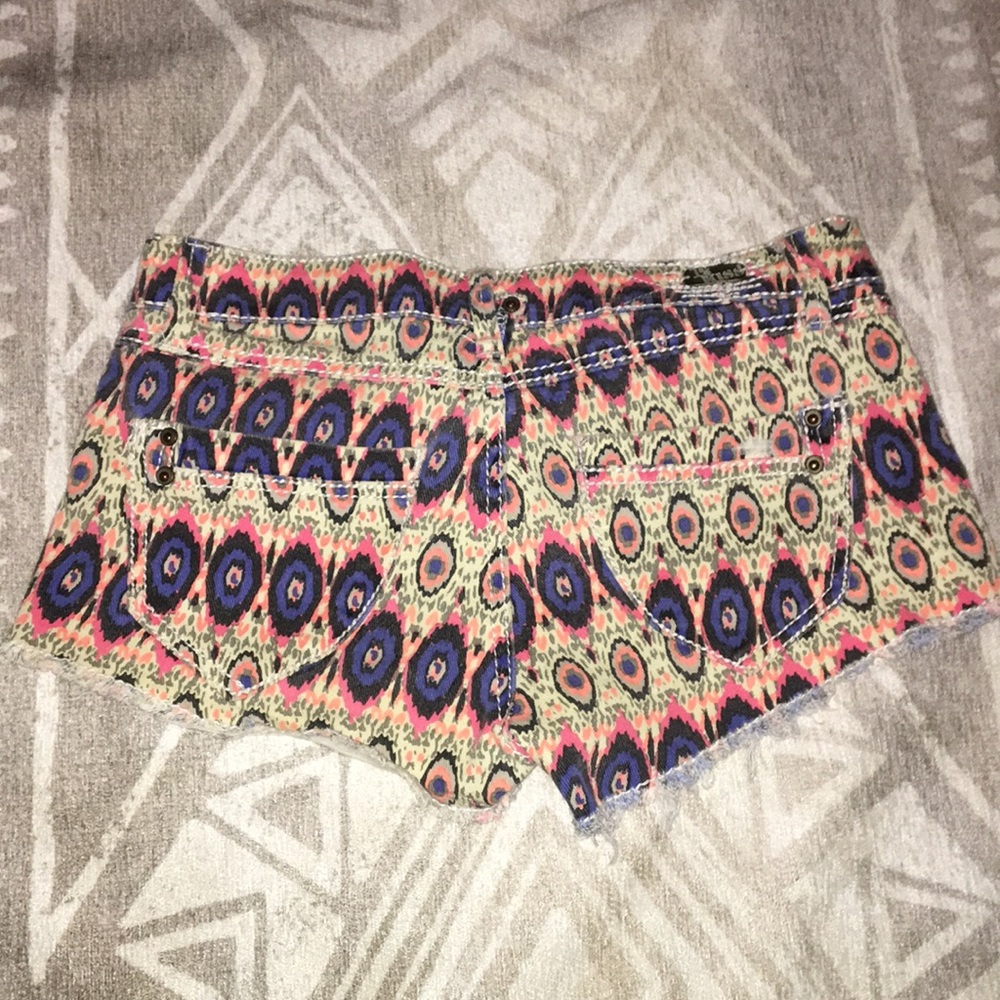 Patterned Shorts - Picture 3 of 3